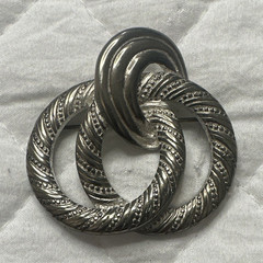 Vintage Silver Tone Knot Brooch Pin, Unisex Adults Fashion Jewelry