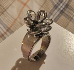 Beautiful Vintage MCM Cocktail Ring 18 k HGE Cut Crystal