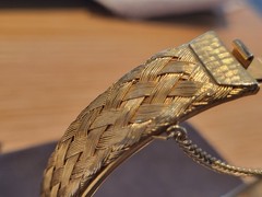 GOLD TONE GOLDEN WEAVE BRACELET. VINTAGE. ESTATE FIND. LONDON.