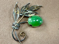 Green Jade Cabochon Floral Filigree Leaf Vintage Sterling Silver 925 Brooch Pin