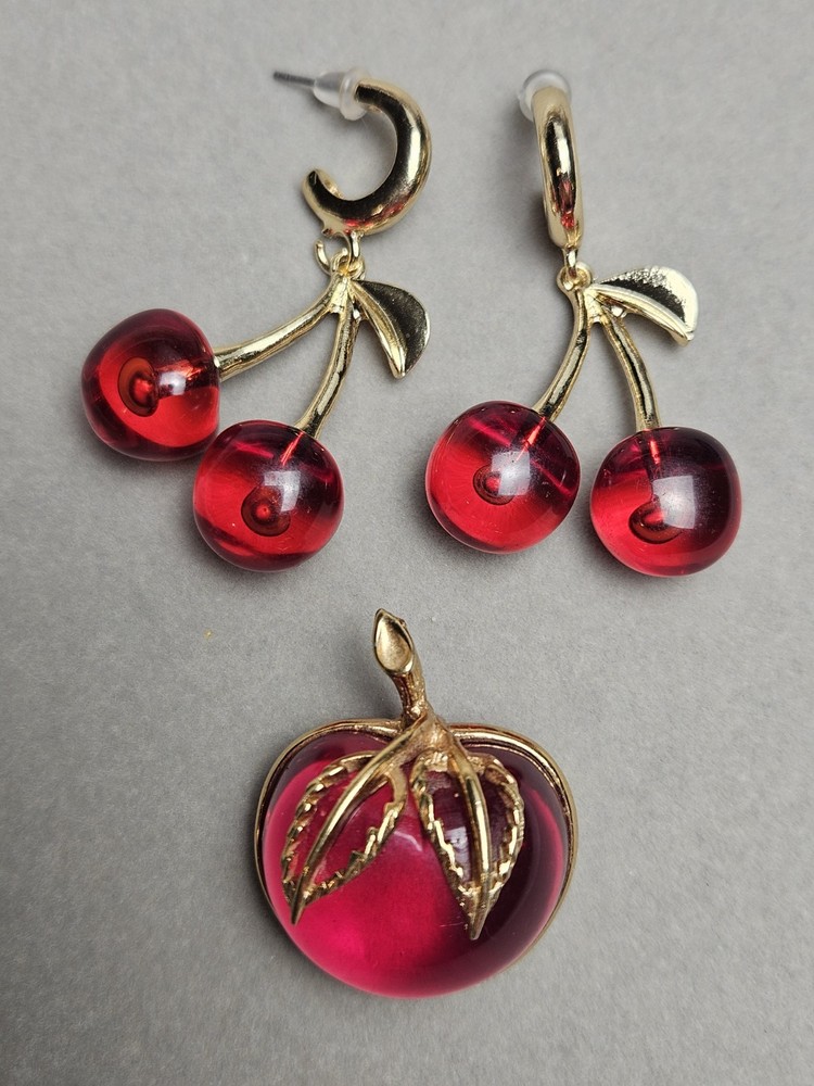 Vintage Sarah Coventry Lucite Apple Brooch And Cherry Earrings Lot Of 2 Items