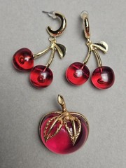 Vintage Sarah Coventry Lucite Apple Brooch And Cherry Earrings Lot Of 2 Items