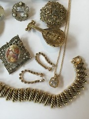 19 -Piece Lot Of Beautiful Costume Jewelry Brooches,Necklace, Earrings QVC/OTHER
