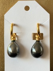 RARE MMA 1984 ‘VENUS’ 18K YELLOW GOLD PLATED BLACK PEARL SCREW BACK EARRINGS