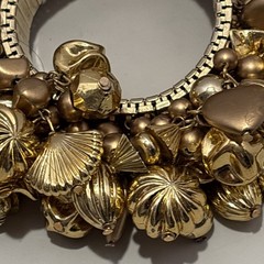 VTG Cha Cha charm/bead cluster expansion bracelet. Dangle silvertone beads. J-37
