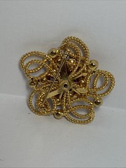 Vintage Weiss rhinestone brooch with 16 gorgeous rhinestones. 6.4 and 2 mm stone