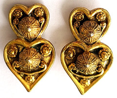 VINTAGE STUNNING GOLD TONE HEARTS BAROQUE STYLE CLIP ON EARRINGS