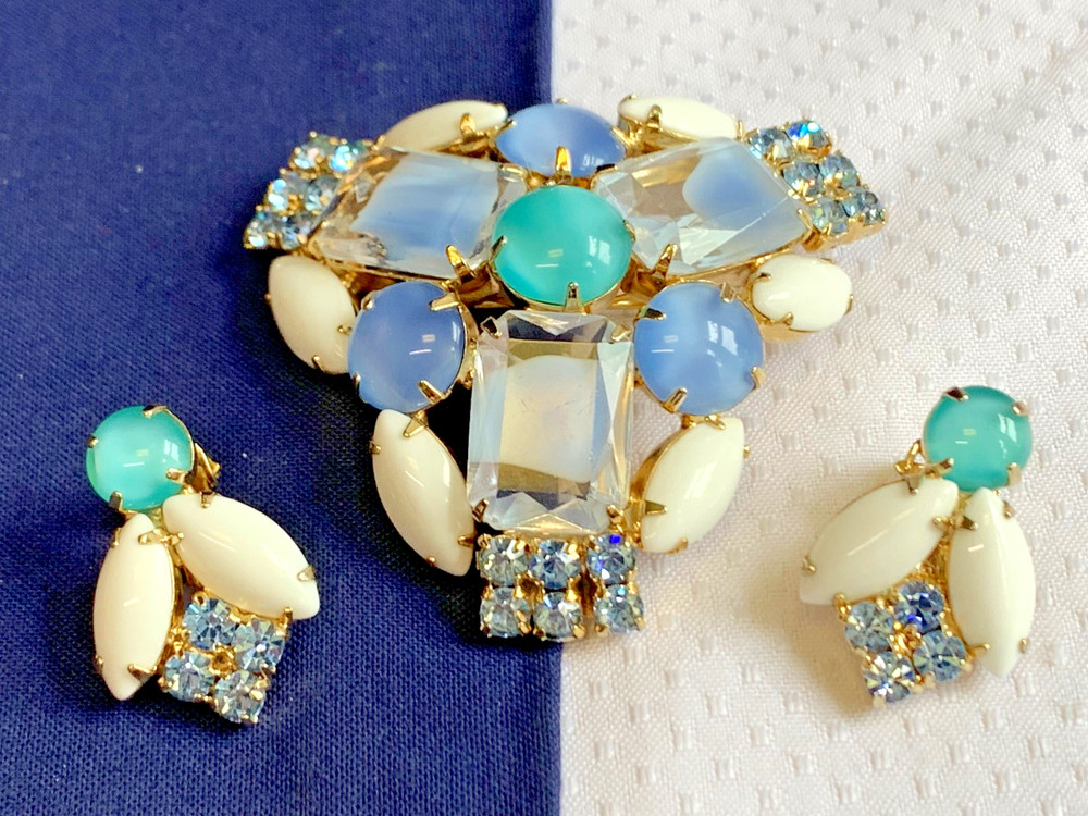 Vtg Rhinestone Costume Jewelry Set Blue Milk Glass Look Brooch Earrings *READ*