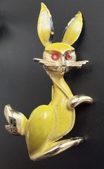 Mid Century Yellow Enamel Bunny Rabbit Brooch Red Rhinestone Eyes Whiskers Vtg