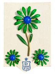 Vintage Dubarry Fifth Avenue Green Enamel Daisy Brooch & Clip Earring Set