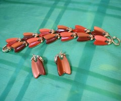 VTG. Lisner Red Thermoset Bracelet And Clip on Earrings Set