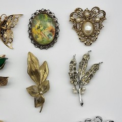 Beautiful Vintage Brooch pin lot collection Estate jewelry some blemished
