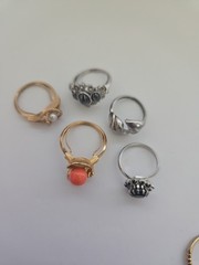 Vtg AVON ROMAN OTHER RING LOT SILVERTONE GOLDTONE RING LOT OF 7