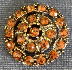 Antique 1⅝” CIRCLE BROOCH ~ 22 0.5mm Topaz Gemstones ~ Gold Tone Domed Setting