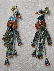 VINTAGE “LUNCH AT THE RITZ” RHINESTONE PEACOCK BIRD DANGLE CLIP ON EARRINGS