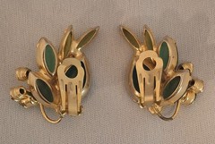 Vintage Mid Century Emerald Green Rhinstone Clip On Earrings Floral Cluster D&E