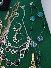 Vintage To Now Jewelry Lot 25+ Gold Tone Silver Tone Glass Acrylic Mixed Media