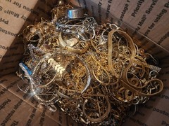 2 Pounds Jewelry Costume Vintage Mix LBS necklaces bracelets pins rings etc lbs