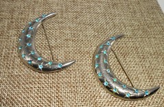 Pair of Vintage Blue Rhinestone Crescent Moon Brooches Pins Silver-tone P121