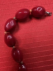 VTG Necklace L:20″ (50 cm) W:0.5″ (12mm) Red Wine Oval Plastic Spring Ring Clasp