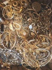 2 Pounds Jewelry Costume Vintage Mix LBS necklaces bracelets pins rings etc lbs