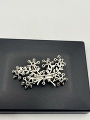 Silver tone clear rhinestone flower daisy cluster vintage brooch pin
