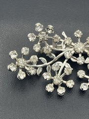 Silver tone clear rhinestone flower daisy cluster vintage brooch pin