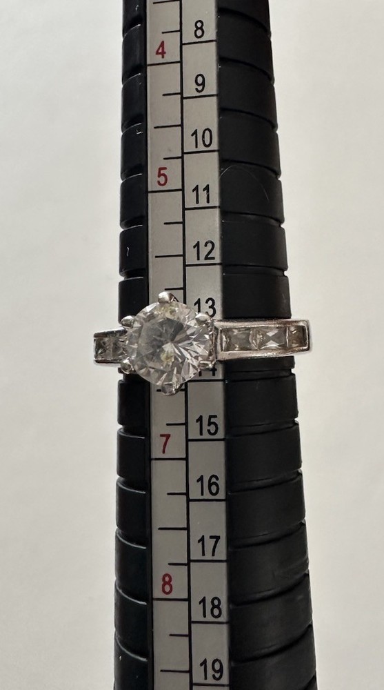 Vtg Sterling Silver 6.4mm Cubic Zirconia w/ CZ Accents Ring Size 6 R39