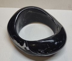 Vintage Black White Marbled Swirl Asymmetrical Lucite Chunky Bracelet 8″ Wrist