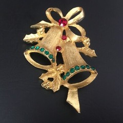 Vintage Christmas Pin Lot Gold Tone Large Star Sleigh Sled Bells