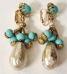 Vintage Kramer New York Turquoise Bead Faux Baroque Pearl Clip Earrings 2.5″