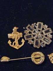 6 Pc Gold Tone Brooch & Stick Pin Lot Butterfly Anchor Spider Rhinestone
