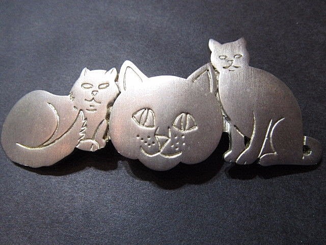 PEWTER THREE CAT PIN BROOCH SOLID METAL SIGNED PAQUETTE DESIGNER VINTAGE