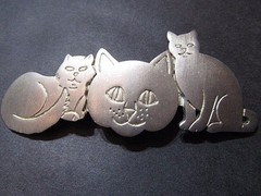 PEWTER THREE CAT PIN BROOCH SOLID METAL SIGNED PAQUETTE DESIGNER VINTAGE