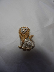 Swarovski Swan Signed Gold Plated Orange/Clear Pave Crystals Lion 2.25” Brooch