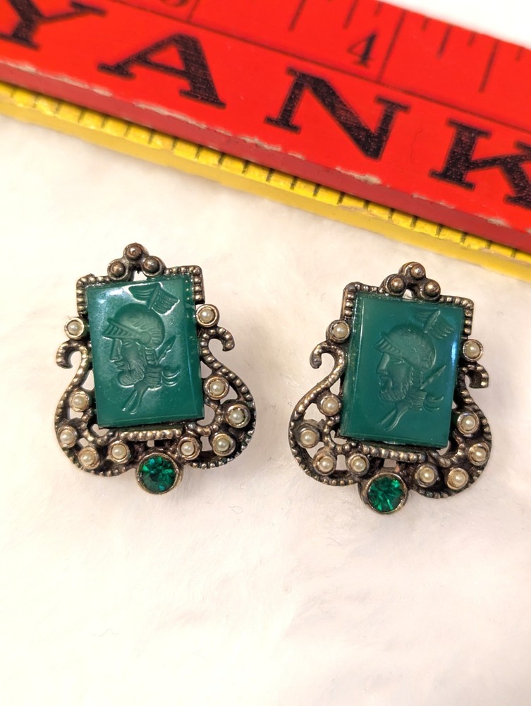 Vinatge Roman Intaglio Soldier Cameo Screwback Earrings Onyx Green