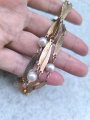 Lovely vintage metal necklace with glass pearls