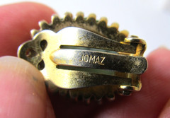 Vintage Jomaz Peking Glass Faux Green Jade Clip On Earrings Gold Tone