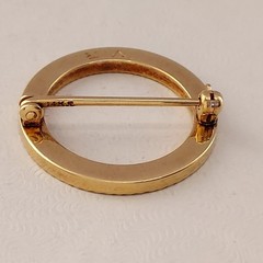 Vintage 14k Textured Circle Brooch. 7/8 Diameter. 2mm Thick. 2.8 Grams. Sturdy.