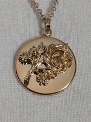 Vtg 1986 Avon 100th Anniversary 3D Carved Gold Rose Pendant Chain 20″ Necklace