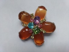 AMBER CABOCHON PASTEL RINESTONE BROOCH GLOWS UNDER BLACKLIGHT