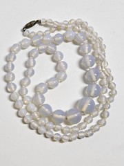 Antique Vintage OPALINE OPALESCENT GLASS Graduated BEAD NECKLACE 32″