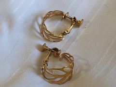 Napier yellow gold plated hoop clip on earrings .75″ long