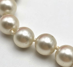 Premier Designs White Faux Pearl Glass Bead Bracelet Gold Tone Box Clasp 6.75″
