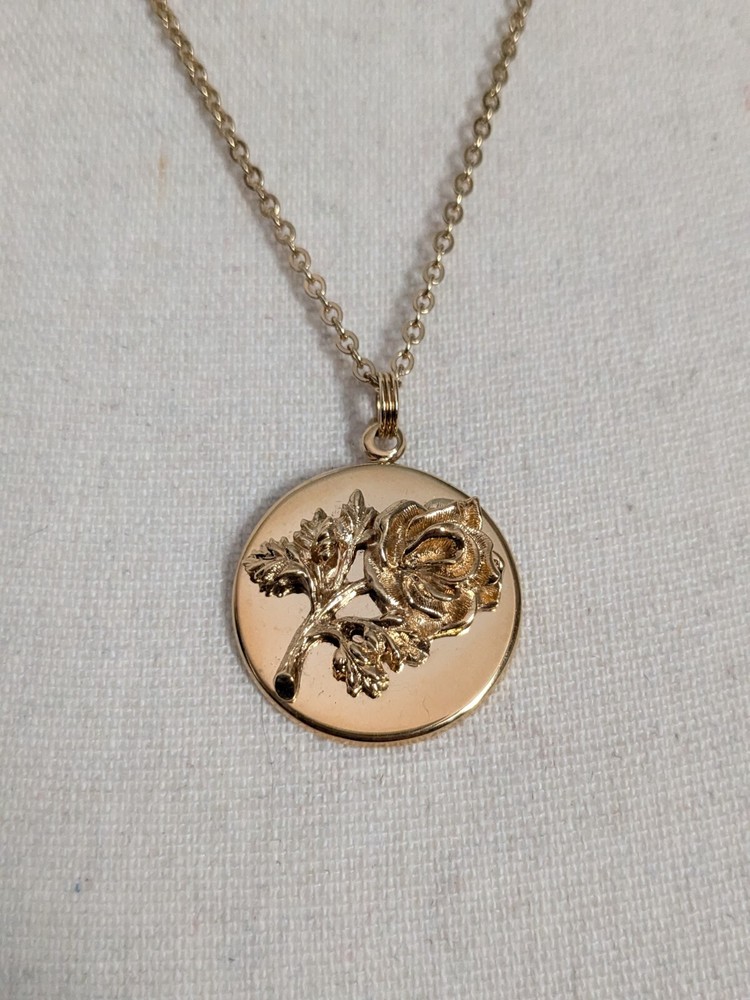 Vtg 1986 Avon 100th Anniversary 3D Carved Gold Rose Pendant Chain 20″ Necklace