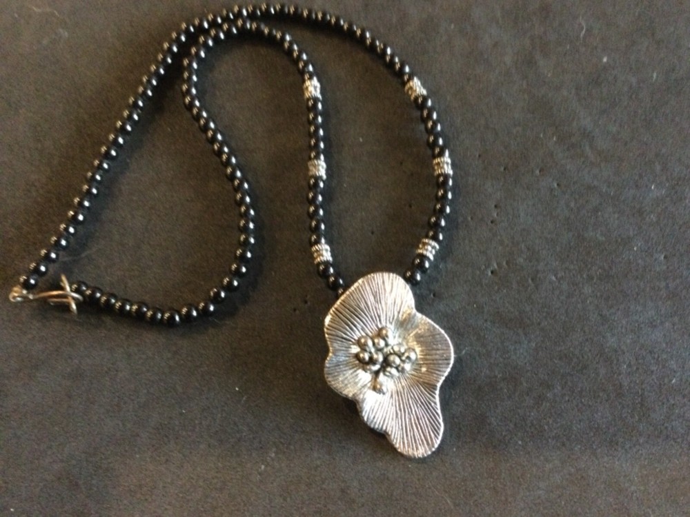 VTG Silver Plated Pewter Flower Black Beaded Necklace 18”