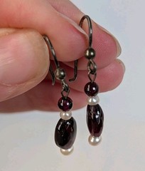 Women’s Vintage Sterling Silver Dark Red Garnet & Pearl Beaded Dangle Earrings