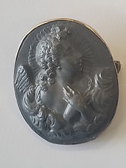 VINTAGE GREY OVAL CAMEO WITH GOLD TRIMMING