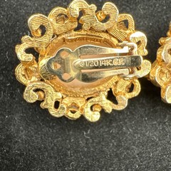 VTG Florenza Cameo Gold Tone Pearls Brooch Pendant And Clip On Earings