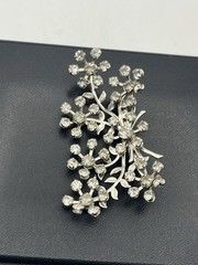Silver tone clear rhinestone flower daisy cluster vintage brooch pin
